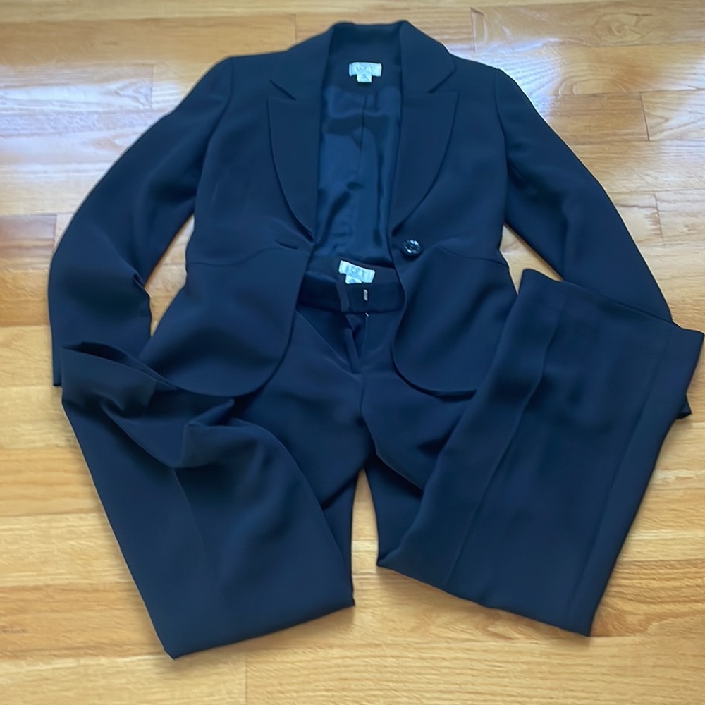 Ann Taylor loft suit set. Black 0 petite. Blazer and pants.